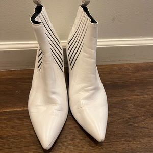 DVF white heeled leather booties size 39